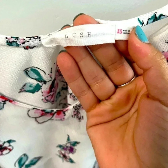 🖤 LUSH Floral Tie Waist Semi Crop Tank Top Medium - Picture 3 of 4